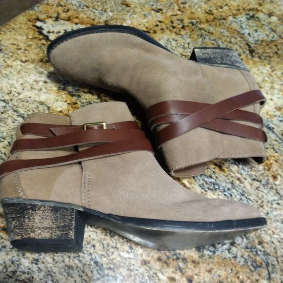 Steve Madden Quesstt Ankle Boots Brown Leather Buckle Strap Detail Women's Sz 9 - Picture 6 of 13